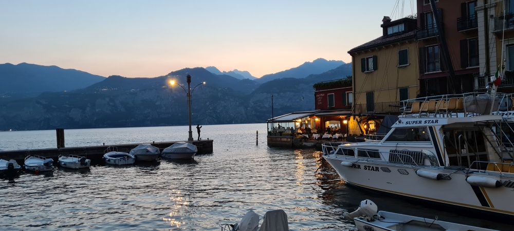 Hafen von Malcesine am Abend
