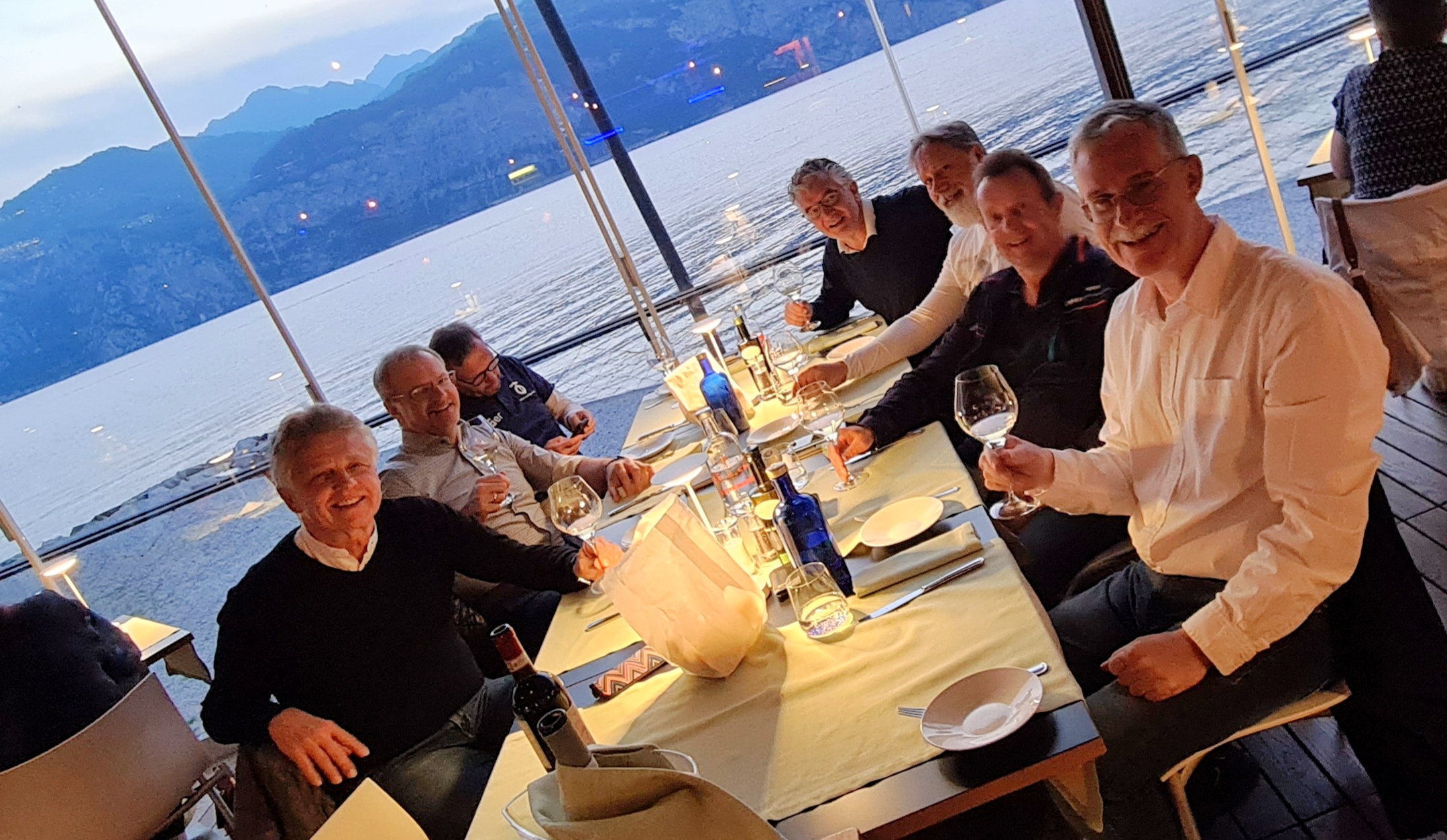 Die 55er Tennis-Mannschaft mal richtig in Szene gesetzt