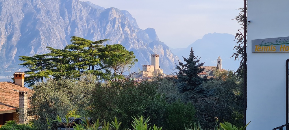 Blick zum Zentrum von Malcesine mit Burg