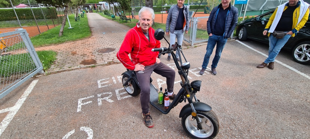 Kurt als Willkommenskomitee im TC Dornbirn