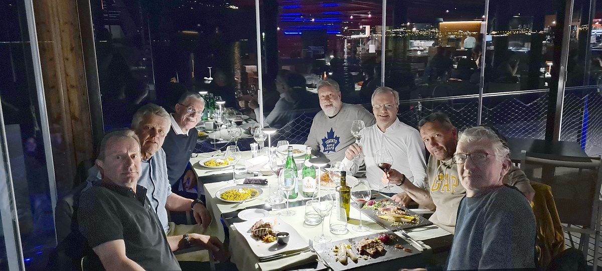 die Glorreichen Sieben im Rosso Vivo