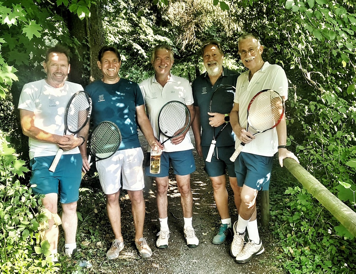 Herren 55 - ver�nderte Zusammensetzung mit klarem Sieg gegen den TC H�chst