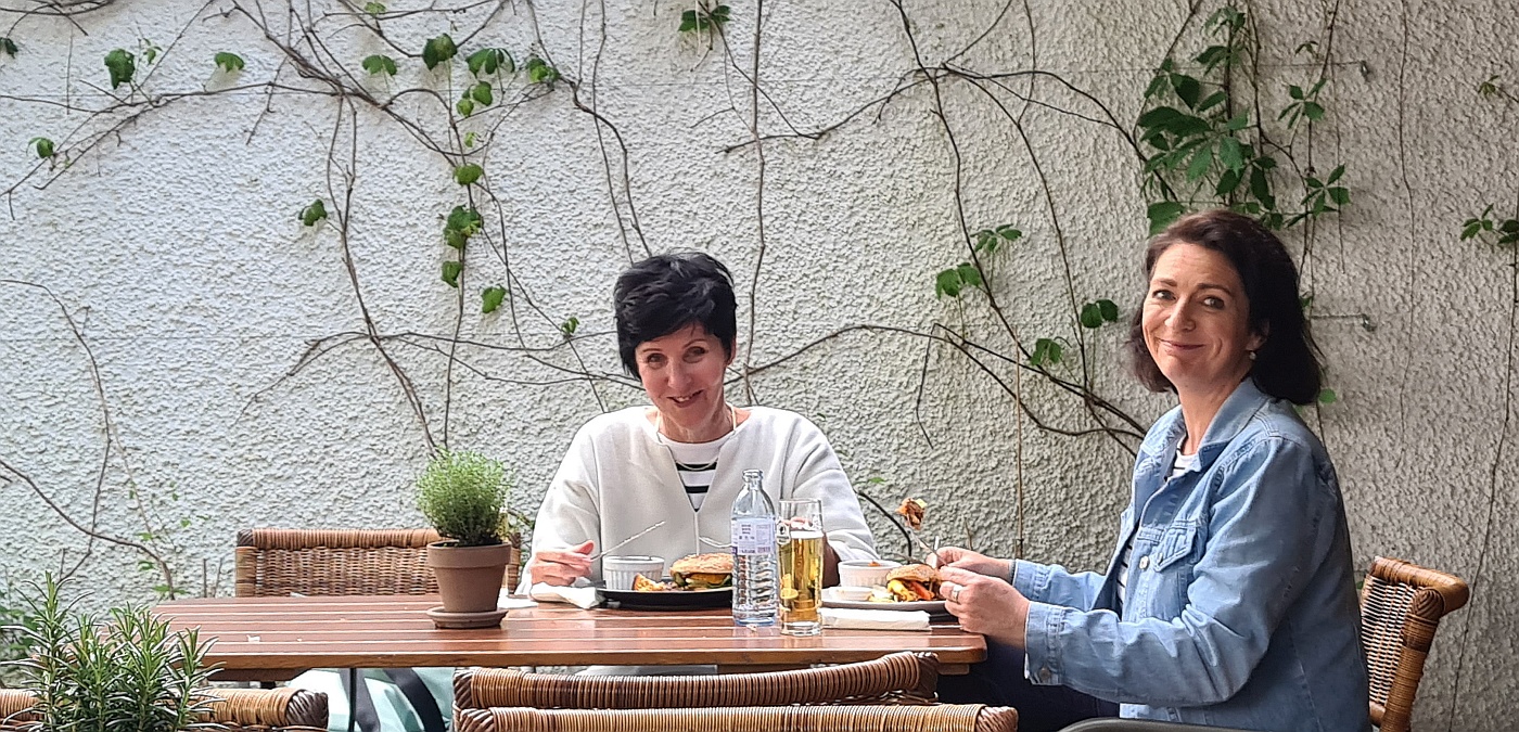 Sabine und Petra �berzeugen mit Ihren Dessert-Tr�umen jeden Gegner - einzigartig im Tennis-Land!