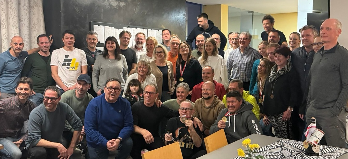 Gesch�tzte 2000 Jahre Tenniserfahrung auf dem traditionellen Siegerfoto!