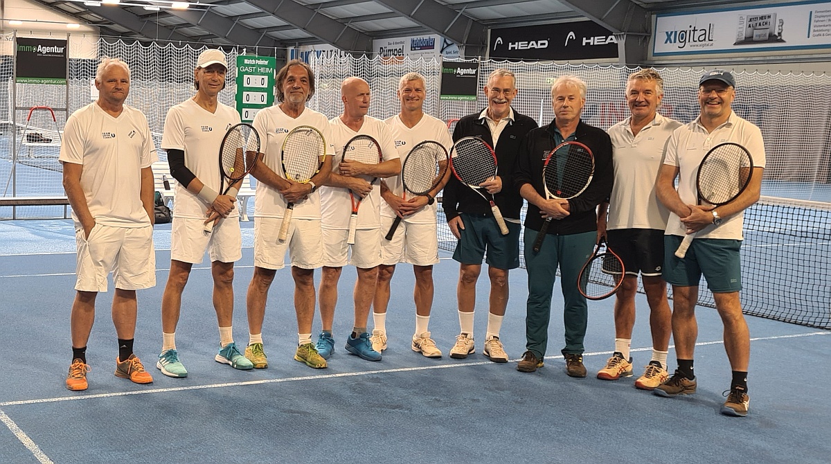 Union Klagenfurt (komplett) und vom TC Dornbirn Nr. 1-4 beim Fototermin, Nr. 5 folgt separat