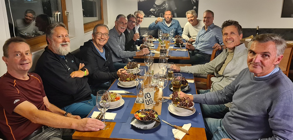 (fast) vollz&auml;hlige 55+60er Mannschaften des TCD zum Saisonausklang 2025