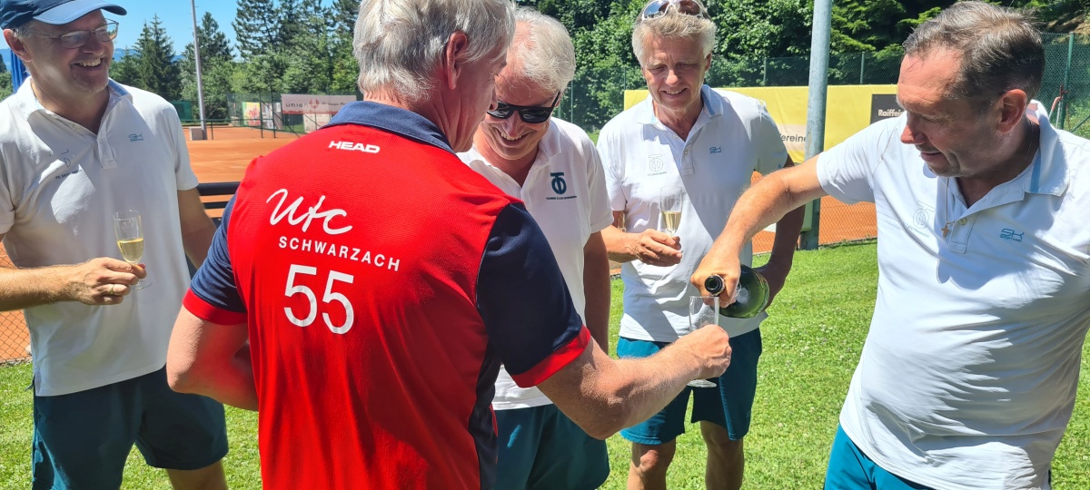 Auch unsere Gastgeber werden von den Herren 55 des TC Dornbirn versorgt