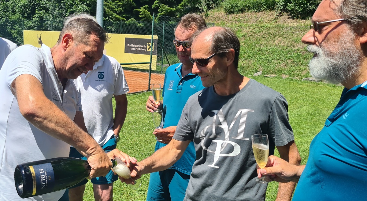 Ein Gl�schen geht immer noch ...